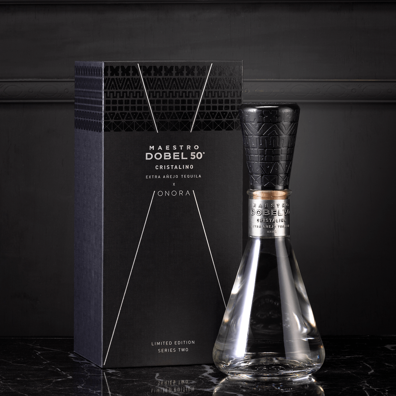 Dobel 50 Cristalino Onora Laca de Olinala bottle with elegant packaging.